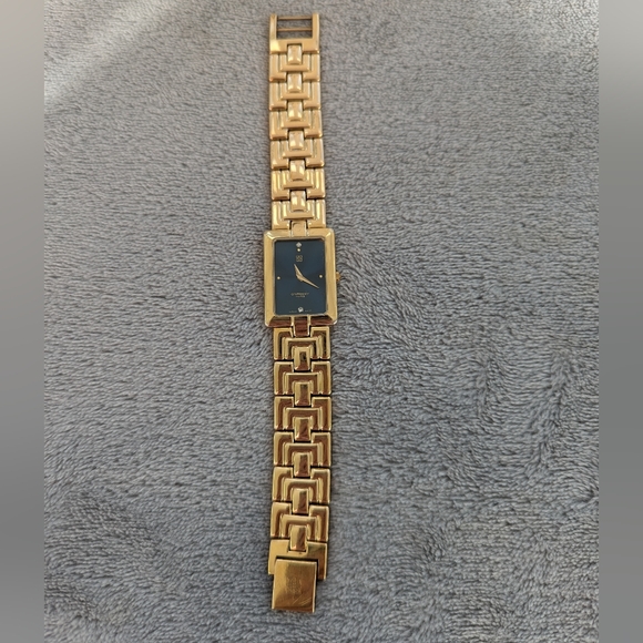 Givenchy gold tone watch - Picture 3 of 13